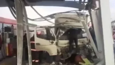 ՏԵՍԱՆՅՈՒԹ. Դավիթ Բեկի փողոցում ավտոմեքենան բախվել է բենզալցակայանին