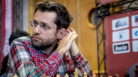 Արոնյանը ՖԻԴԵ-ի դասակարգման աղյուսակում 5-րդը և դեռևս Հայաստանի դրոշի ներքո է