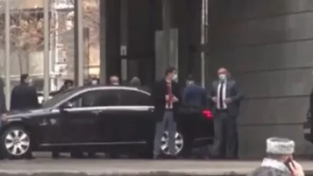 Մեծ թվով թիկնապահների ուղեկցությամբ Փաշինյանը ժամանեց նախարարություն