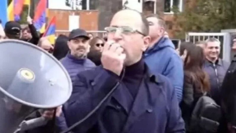 Ի՞նչ է տեղի ունեցել դատարանի դիմաց` Սերժ Սարգսյանի և մյուսների գործով դատական նիստի ընթացքում