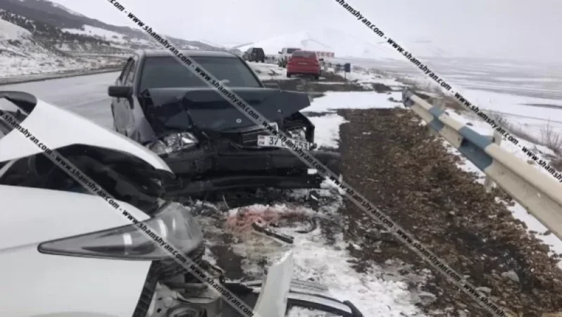 Արագածոտնում բախվել են «Mercedes»-ն և «Honda»-ն. 3 վիրավորներից մեկը 8-ամյա աղջնակ է