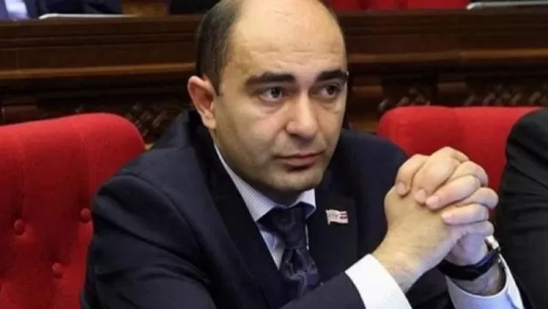 Հարգելի քաղաքացիներ, կառավարությունը խնայած փող ունի. պահանջեք, որ հանի ու ձեզ տա. Մարուքյան