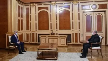 Նախագահը հանդիպել է «Երրորդ ուժ» քաղաքացիական նախաձեռնության ներկայացուցիչ Արտակ Թովմասյանի հետ