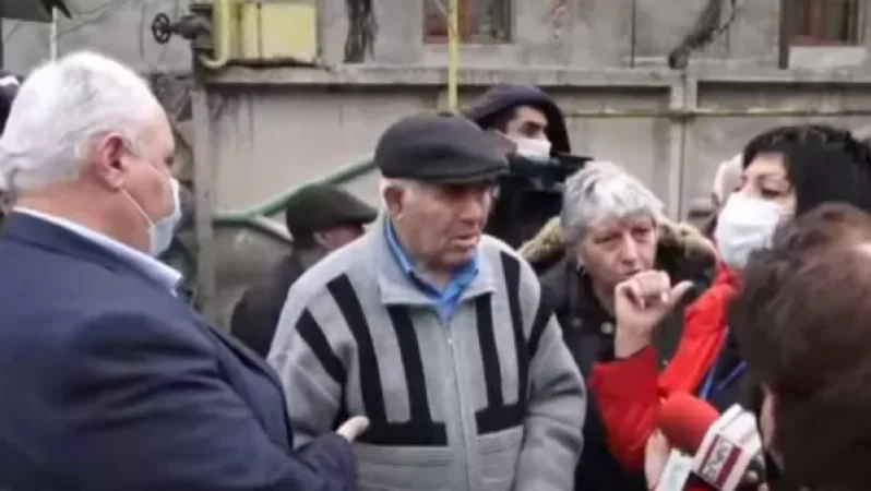 Under the Rain Since 9 AM: Nursing Home Residents Address Deputy Minister