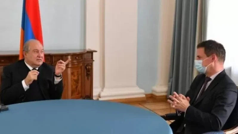 Սարգսյանն ու Լաքոթը քննարկել են ադրբեջանական ոտնձգությունների և հայ ռազմագերիների շուտափույթ վերադարձի հարցերը