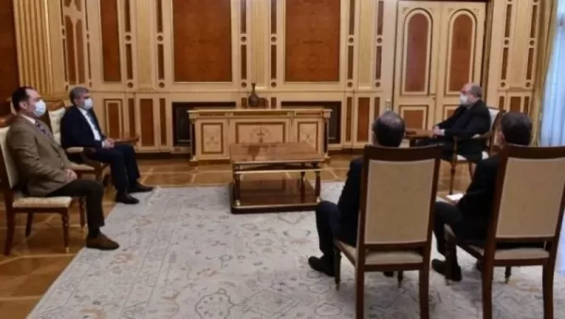 ՀՀ նախագահն Արամ Սարգսյանի և Արտակ Զեյնալյանի հետ քննարկել է ներքաղաքական ճգնաժամը հաղթահարելու ուղիները