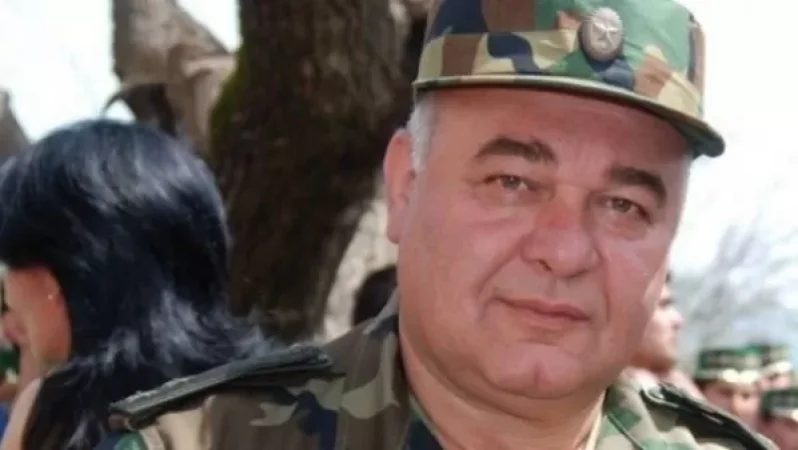 Առաջարկում եմ սպայական կոչումների շարքում ավելացնել նոր ենթաաստիճան՝ «գեներալ ք..լան»