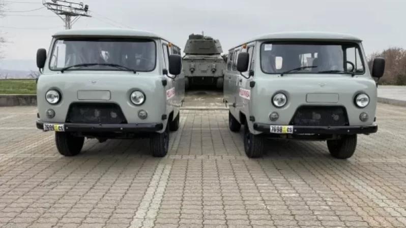 «Հայոց հզոր բանակ»-ը բանակին մեքենաներ նվիրեց, որոնք վերազինվելու են և հատուկ նպատակի ծառայեն