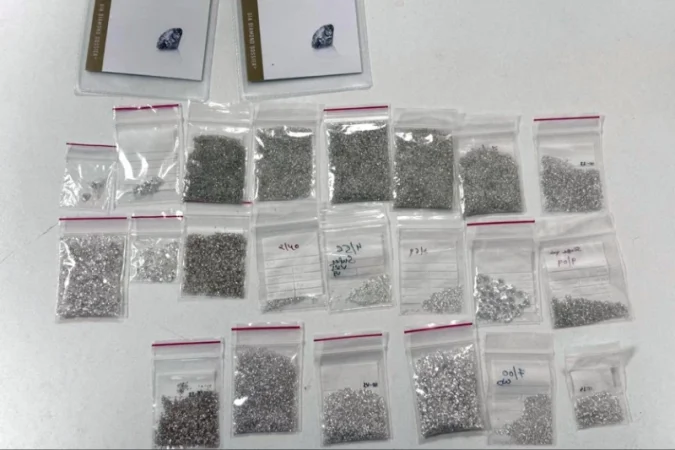 Շարժայից Երևան ժամանած քաղաքացու ուղեբեռից հայտնաբերվել է 22 տոպրակ ադամանդանման քարերով