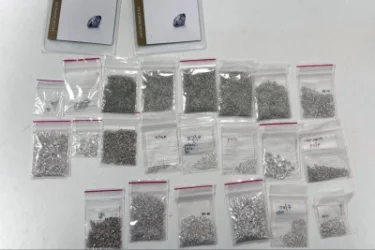 Շարժայից Երևան ժամանած քաղաքացու ուղեբեռից հայտնաբերվել է 22 տոպրակ ադամանդանման քարերով