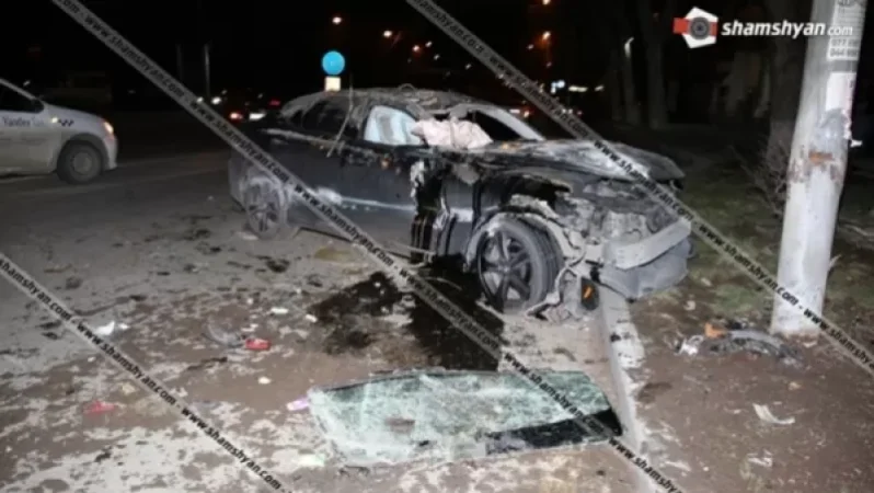 Ոստիկանության Արաբկիրի բաժնի դիմաց բախվել են BMW-ն ու Lexus –ը, վերջինս կողաշրջվել է, կան վիրավորներ.