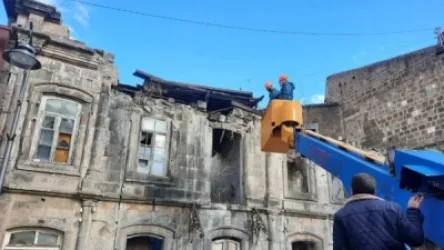 Ուժեղ քամուց վնասվել են Մարալիկ քաղաքի 2 շենքերի տանիքների թիթեղները