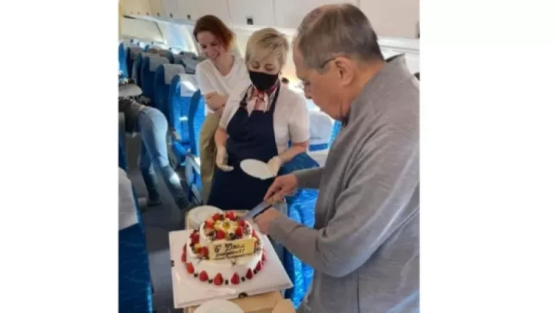 Photos: Lavrov Celebrates Belated Birthday on Return Flight from Seoul