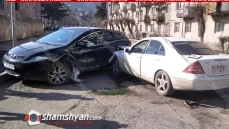 Ավտովթար Տավուշի մարզում. Իջևանում բախվել են Mercedes-ն ու Mazda-ն. վիրավորների մեջ են ուսուցչուհի ու 3 աշակերտներ