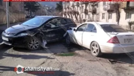 Ավտովթար Տավուշի մարզում. Իջևանում բախվել են Mercedes-ն ու Mazda-ն. վիրավորների մեջ են ուսուցչուհի ու 3 աշակերտներ