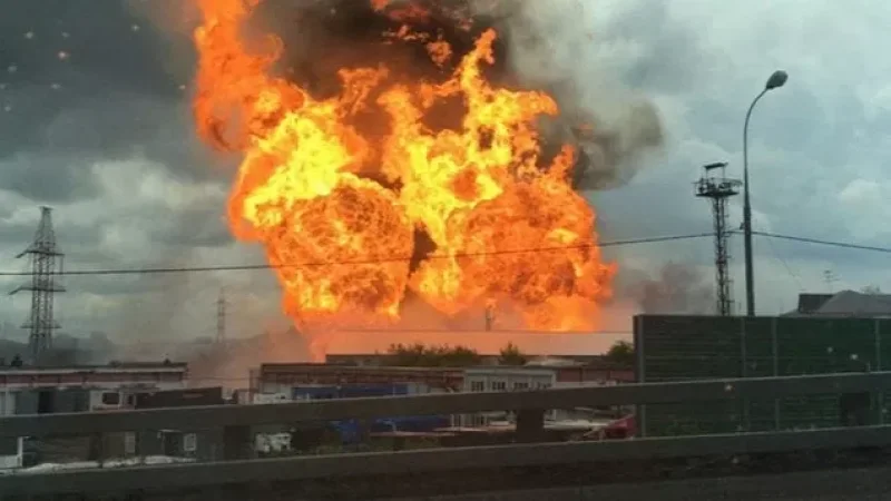 Թեհրանում սոսնձով լի տարաներով պահեստ է այրվում. տուժածներ կան