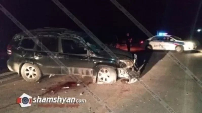 Toyota Prado- ն Երևան-Գյումրի ավտոճանապարհին բախվել է բետոնե արգելապատնեշներին և մի քանի պտույտ շրջվել. 1 զոհ, 1 վիրավոր