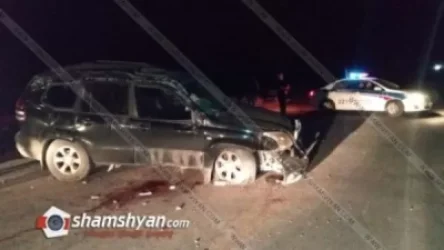 Toyota Prado- ն Երևան-Գյումրի ավտոճանապարհին բախվել է բետոնե արգելապատնեշներին և մի քանի պտույտ շրջվել. 1 զոհ, 1 վիրավոր