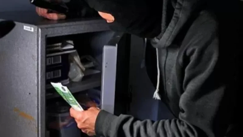 Երկաթյա ձողով հարվածել են աշխատակցի գլխին և հափշտակել 10 հազար դոլար