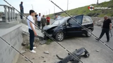 Opel-ը Սիլիկյան թաղամասից դեպի գերեզմաններ տանող ճանապարհին բախվել է գերեզմանի պատվանդանին