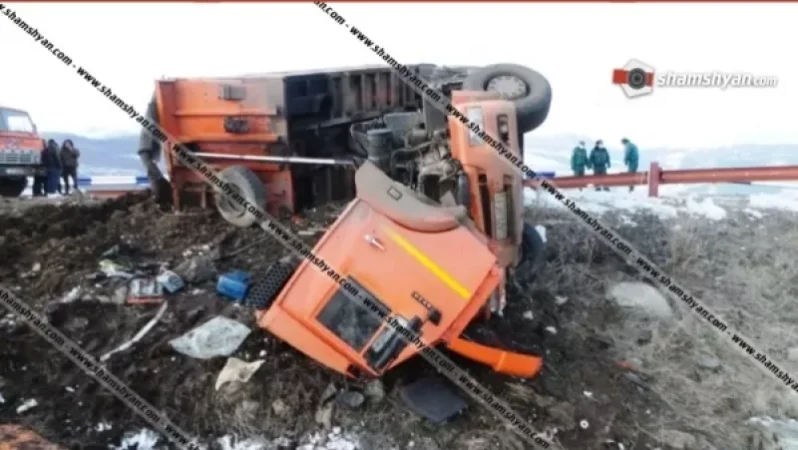 Կոտայքի մարզում 40-ամյա վարորդը 15 տոննա տորֆով բարձված КамАЗ-ով կողաշրջվել է