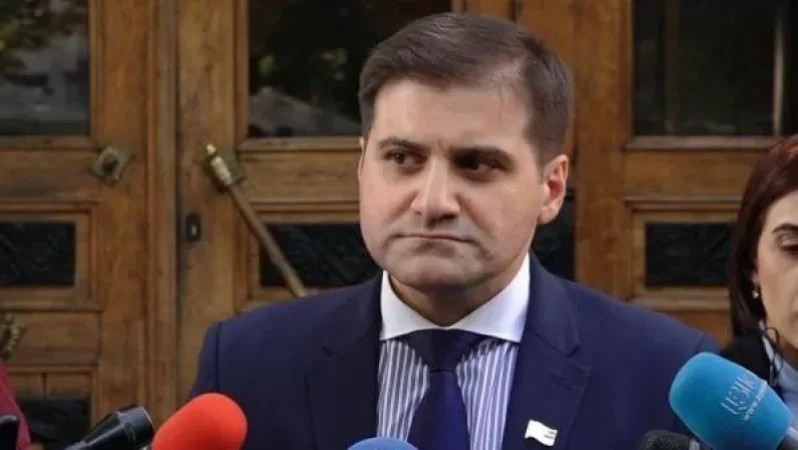 Արման Բաբաջանյանը հրավիրվել է ԱԱԾ՝ հոկտեմբերի 27-ի գործի մասին զրուցելու