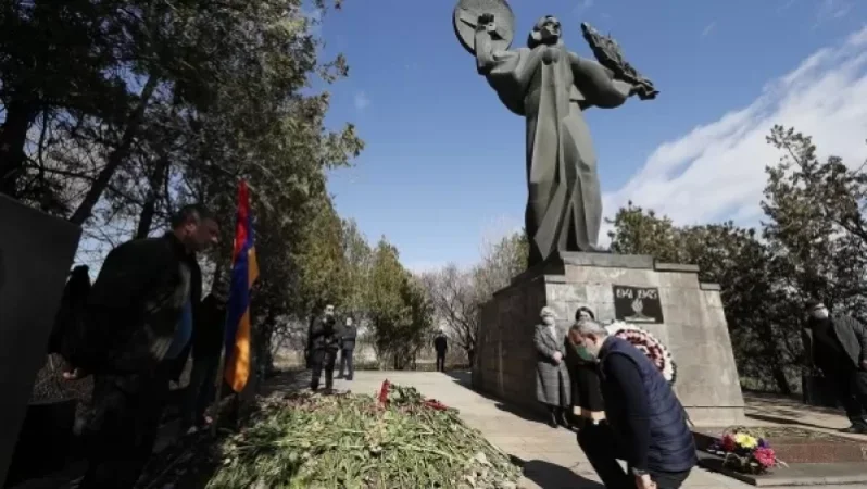 Նիկոլ Փաշինյանի այցի ժամանակ միջադեպ է տեղի ունեցել. Ինչու է նա միանգամից գնացել գերեզմանոց. «Հրապարակ»