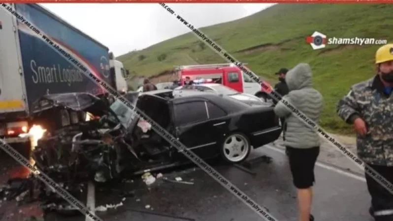 Խոշոր ավտովթար Լոռու մարզում. բախվել են Iveco բեռնատարն ու Mercedes-ը