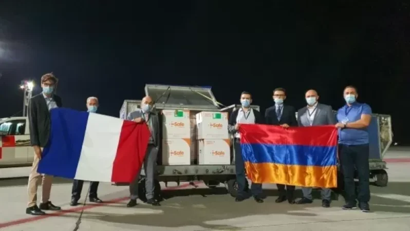 Ֆրանսիայից ուղարկված AstraZeneca-ի 25000 դեղաչափի առաջին խմբաքանակը Հայաստանում է