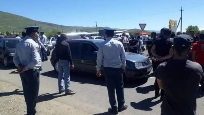 Լոռիում ցույց է. Ղալթախչիի Սուրբ Հովհաննես գնացած մարդիկ և մոտակա գյուղերի բնակիչները դժգոհ են պարետատան որոշումից