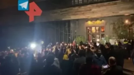 ՏԵՍԱՆՅՈՒԹ. Վրացիներերը ձվեր են նետել հյուրանոցի վրա, որտեղ ապաստանել է Վլադիմիր Պոզները. բախումներ են տեղի ունեցել