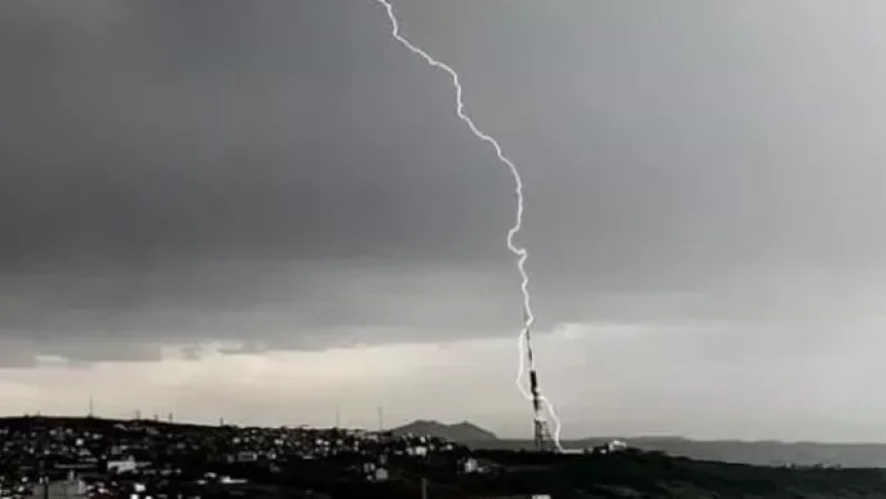 Գծային կայծակի հարվածը Երևանում. Սուրենյանը լուսանկար է հրապարակել