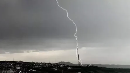 Գծային կայծակի հարվածը Երևանում. Սուրենյանը լուսանկար է հրապարակել