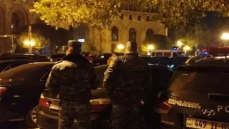 Relatives of Captives from Shirak Province to Sleep Near Government Building