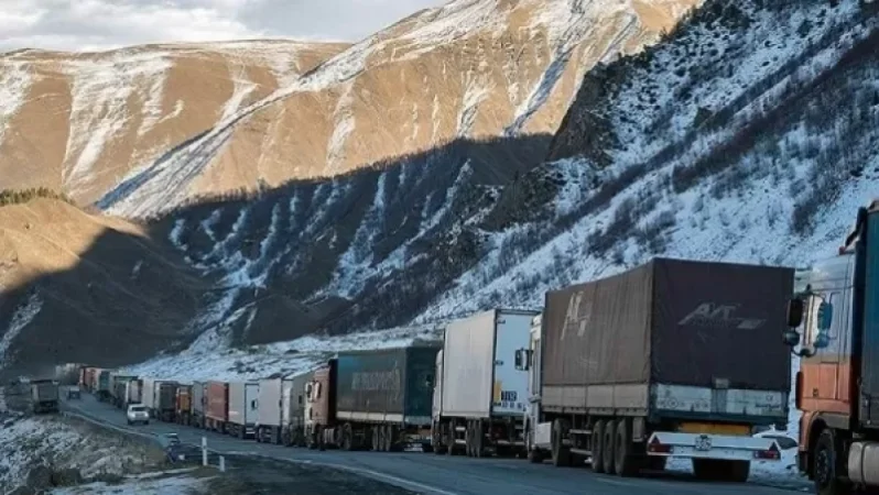 Լարսը բաց է, ռուսական կողմում կա մոտ 547 կուտակված բեռնատար