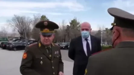 ՏԵՍԱՆՅՈՒԹ. Վարչապետի ասածները ԳՇ պետը չի մեկնաբանում. բարձրաստիճան պաշտոնյաները Եռաբլուրում էին