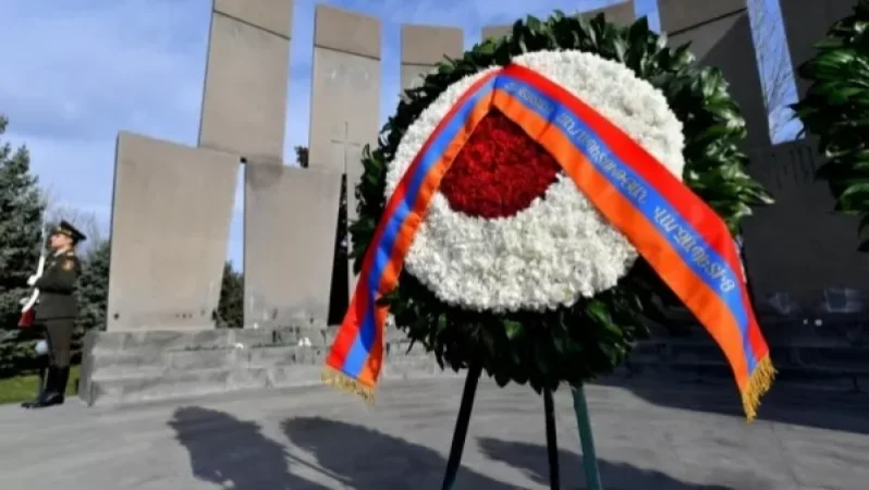 Վարչապետի անունից հարգանքի տուրք է մատուցվել Ապրիլյան քառօրյա պատերազմի հերոսների հիշատակին