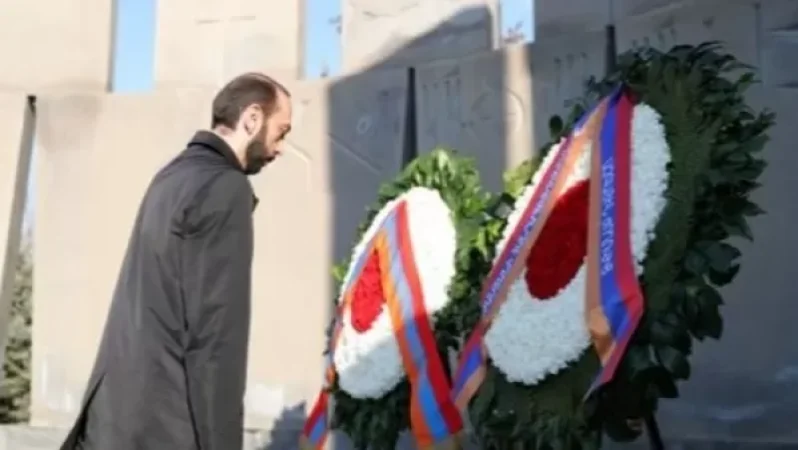 Արարատ Միրզոյանը հարգանքի տուրք է մատուցել Ապրիլյան պատերազմի զոհերի հիշատակին