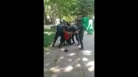 ՏԵՍԱՆՅՈՒԹ․ ԱՀԱԶԱՆԳ․ Քաղաքացուն բերման են ենթարկում, ըստ ահազանգողի դիմակ չկրելու համար