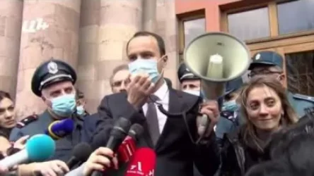 ՏԵՍԱՆՅՈՒԹ. Ժամկետայինների ծնողներին վարչապետի օգնականը Փաշինյանի հետ մեծ հանդիպում խոստացավ