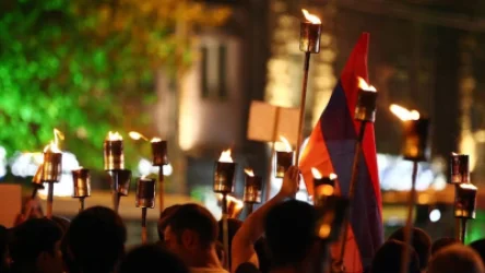 Ջահերով երթը արդեն Ծիծեռնակաբերդի հուշահամալիրում է