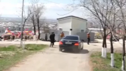 Ավինյանը միայն ցտեսություն ասաց, նստեց մեքենան և հեռացավ