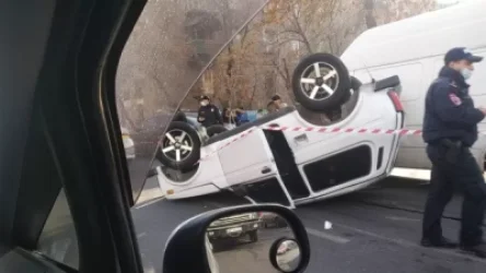 Խոշոր վթար. Բագրատունյաց պողոտայում Lada Niva-ն գլխիվայր շուռ է եկել