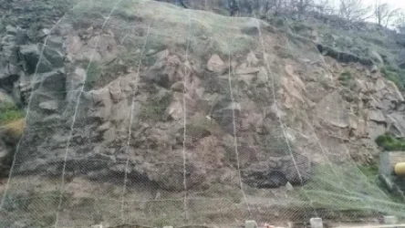 Մյասնիկյան պողոտայում  իրականացվում են քարաթափումը կանխարգելող միջոցառումներ