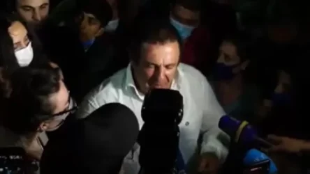 Պապուս թվի սարքած թղթեր են․ Գագիկ Ծառուկյանը դուրս եկավ ԱԱԾ շենքից