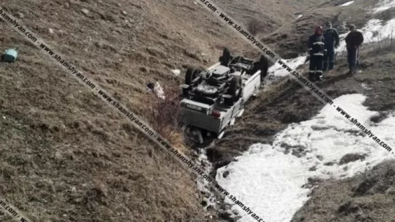 Լոռու մարզում  ավտոմեքենան գլխիվայր հայտնվել է ձորում. 2 մարդ հոսպիտալացվել է