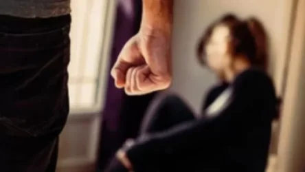 Արարատի մարզում տղամարդը ոտքերով հարվածել է կնոջը, ծաղկամանով խփել մեջքին՝ առանց թույլտվության տուն մտնելու համար