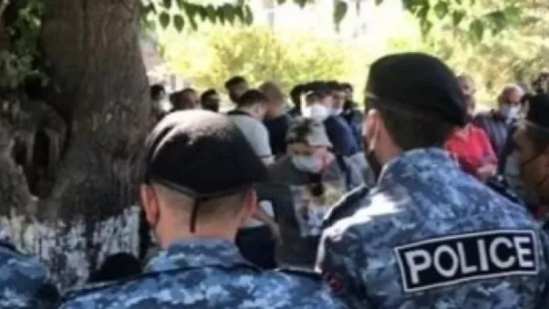 ԱԱԾ-ի մոտ գտնվող քաղաքացիները ոսկյա իրեր, դրամապանակ են կորցրել, նրանցից մեկը՝ 40 գրամանոց վզնոց