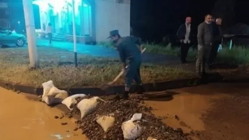 Վանաձորում անձրևաջրերը լցվել են բնակելի տնակներ