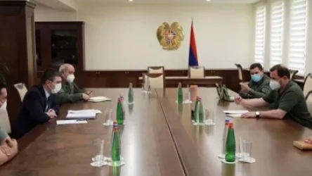 Դավիթ Տոնոյանը հանդիպել է Արցախի պետական նախարար Գրիգորի Մարտիրոսյանի և ՊԲ հրամանատար Ջալալ Հարությունյանի հետ